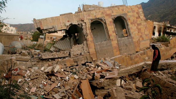 A man stands on the rubble of a house destroyed during recent battles between Houthi fighters and pro-government fighters, on the first day of a 48-hour ceasefire in the southwestern city of Taiz, Yemen. (File) A man stands on the rubble of a house destroyed during recent battles between Houthi fighters and pro-government fighters, on the first day of a 48-hour ceasefire in the southwestern city of Taiz, Yemen. (File) - Sputnik International