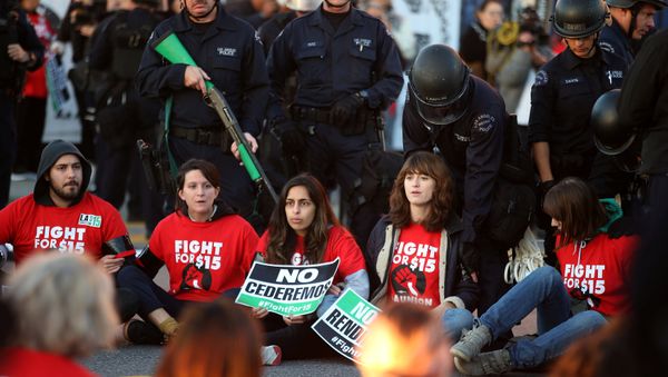 Arrests, Rallies as #FightFor15 Organizes Nationwide Strike Across the US - Sputnik International