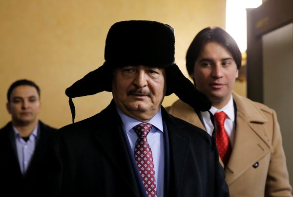 General Khalifa Haftar (C), commander in the Libyan National Army (LNA), leaves after a meeting with Russian Foreign Minister Sergei Lavrov in Moscow, Russia, November 29, 2016. - Sputnik International