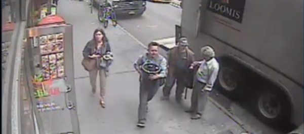 Man Nabs $1.6M Bag of Gold Flakes Man Nabs $1.6M Bag of Gold Flakes - Sputnik International