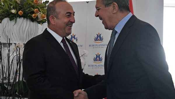 Russian Foreign Minister Sergei Lavrov, right, and Turkish Foreign Minister Mevlut Cavusoglu meet in Turkey - Sputnik International