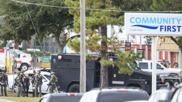 Florida authorities say a robber has released several hostages at a bank in Jacksonville, Florida, and that SWAT team members are on the scene, Community First Credit Union Florida authorities say a robber has released several hostages at a bank in Jacksonville, Florida, and that SWAT team members are on the scene, Community First Credit Union - Sputnik International