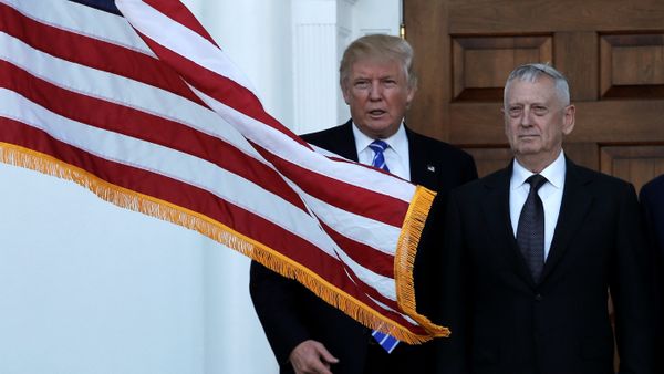U.S. President-elect Donald Trump (L) greets retired Marine Gen. James Mattis for a meeting at the main clubhouse at Trump National Golf Club in Bedminster, New Jersey, U.S., November 19, 2016 U.S. President-elect Donald Trump (L) greets retired Marine Gen. James Mattis for a meeting at the main clubhouse at Trump National Golf Club in Bedminster, New Jersey, U.S., November 19, 2016 - Sputnik International