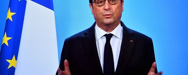 A photo taken on December 1, 2016 in Paris, shows a TV screen displaying French President Francois Hollande delivering an official statement at the Elysee Palace. A photo taken on December 1, 2016 in Paris, shows a TV screen displaying French President Francois Hollande delivering an official statement at the Elysee Palace. - Sputnik International