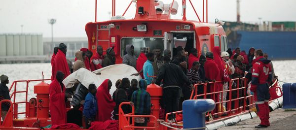 Migrants, who were part of a group intercepted aboard a dinghy off the coast in the Mediterranean sea, stand on a rescue boat upon arriving at a port in Malaga, southern Spain, December 3, 2016 - Sputnik International
