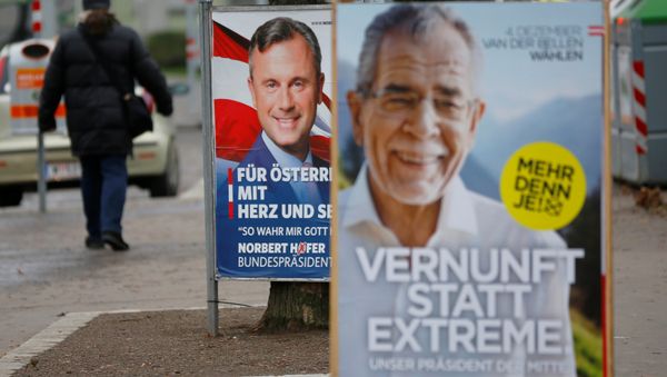 A man passes presidential election campaign posters of far right Freedom Party (FPOe) presidential candidate Norbert Hofer and Alexander Van der Bellen, who is supported by the Greens, in Vienna, Austria, December 1, 2016 A man passes presidential election campaign posters of far right Freedom Party (FPOe) presidential candidate Norbert Hofer and Alexander Van der Bellen, who is supported by the Greens, in Vienna, Austria, December 1, 2016 - Sputnik International