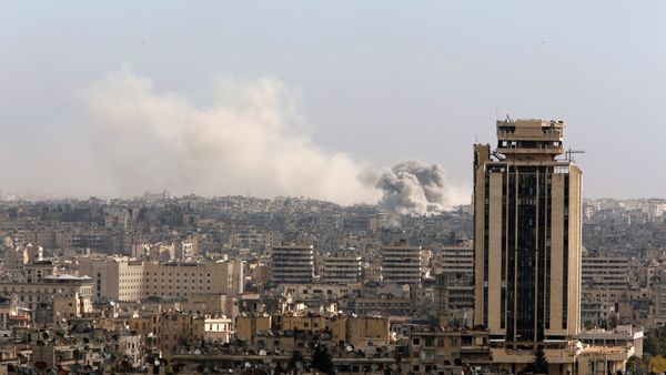 A general view shows rising smoke after strikes on Aleppo city, Syria December 3, 2016 A general view shows rising smoke after strikes on Aleppo city, Syria December 3, 2016 - Sputnik International