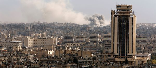 A general view shows rising smoke after strikes on Aleppo city, Syria December 3, 2016 - Sputnik International
