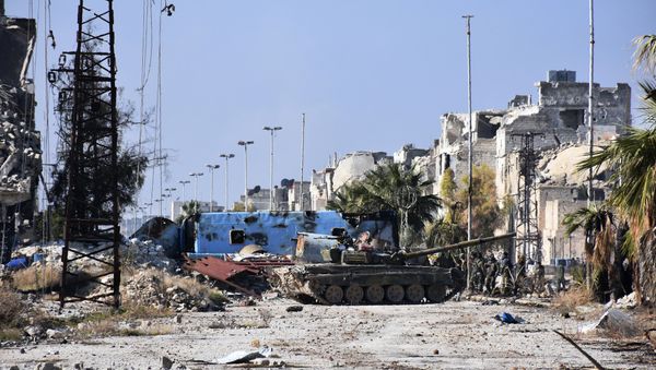 Syrian pro-government forces advance in the Myessar district in east Aleppo in an ongoing operation to recapture all of the battered second city, on December 4, 2016 - Sputnik International
