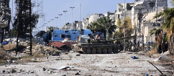 Syrian pro-government forces advance in the Myessar district in east Aleppo in an ongoing operation to recapture all of the battered second city, on December 4, 2016 Syrian pro-government forces advance in the Myessar district in east Aleppo in an ongoing operation to recapture all of the battered second city, on December 4, 2016 - Sputnik International