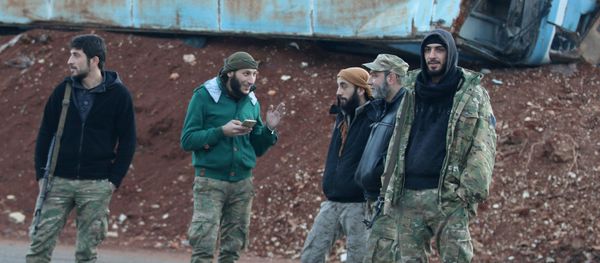 Rebel fighters stand near a damaged bus used as a barricade in the rebel-held besieged Bab al-Hadid neighbourhood of Aleppo, Syria December 2, 2016 - Sputnik International