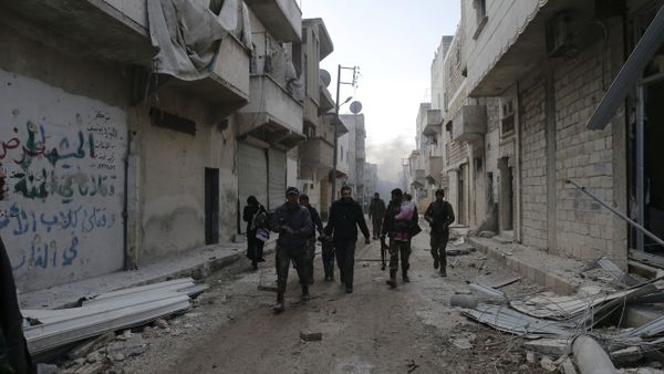 Syrian army soldiers help a family fleeing rebel-held eastern neighborhoods of Aleppo into the Tariq Al Bab area that is controlled by Syrian government forces East of Aleppo, Syria, Saturday, Dec. 3, 2016 Syrian army soldiers help a family fleeing rebel-held eastern neighborhoods of Aleppo into the Tariq Al Bab area that is controlled by Syrian government forces East of Aleppo, Syria, Saturday, Dec. 3, 2016 - Sputnik International