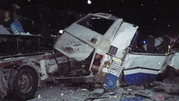 Car accident on a road between the cities of Tyumen and Khanty-Mansiysk - Sputnik International