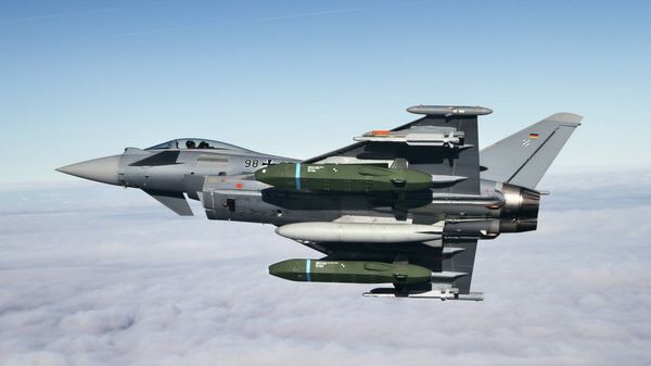 Eurofighter Typhoon Flight tests with Taurus KEPD 350 missile - Sputnik International