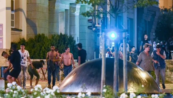 Refugees and asylum-seekers stand on the square by the Kornmarkt shopping center in Bautzen, Germany (File) - Sputnik International