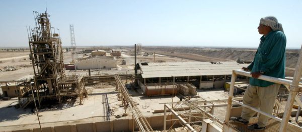 A worker stands on a platform overlooking the chlorine plant. Iraq (File) A worker stands on a platform overlooking the chlorine plant. Iraq (File) - Sputnik International