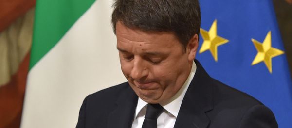 Italy's Prime Minister Matteo Renzi announces his resignation during a press conference at the Palazzo Chigi following the results of the vote for a referendum on constitutional reforms, on December 5, 2016 in Rome. - Sputnik International