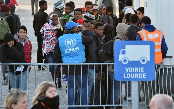 Volonteers of the United Nations High Commissioner for Refugees (UNHCR) agency and La Vie Active association help unaccompanied migrant minors, from the demolished Jungle migrant camp in Calais, to board a bus to travel to reception centres around France on November 2, 2016 in Calais, northern France Volonteers of the United Nations High Commissioner for Refugees (UNHCR) agency and La Vie Active association help unaccompanied migrant minors, from the demolished Jungle migrant camp in Calais, to board a bus to travel to reception centres around France on November 2, 2016 in Calais, northern France - Sputnik International