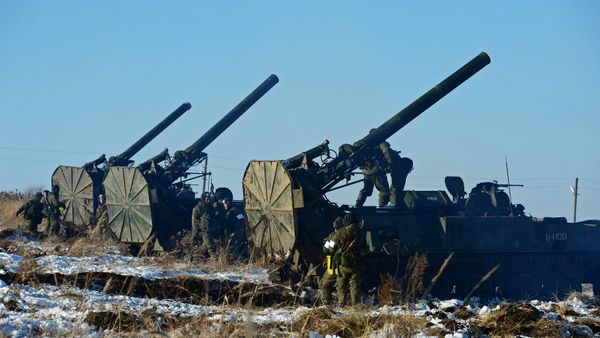 The Soviet 2S4 Tyulpan Self-Propelled Mortar Took Part in Drills - Sputnik International
