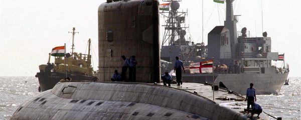 A Indian kilo class submarine is anchored off the shore of the Gateway of India (File) - Sputnik International