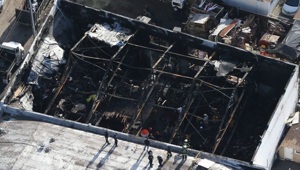 Firefighters work inside the burned warehouse following the fatal fire in the Fruitvale district of Oakland, California, U.S. December 4, 2016 Firefighters work inside the burned warehouse following the fatal fire in the Fruitvale district of Oakland, California, U.S. December 4, 2016 - Sputnik International