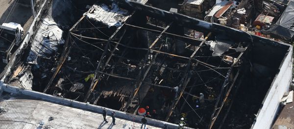 Firefighters work inside the burned warehouse following the fatal fire in the Fruitvale district of Oakland, California, U.S. December 4, 2016 - Sputnik International