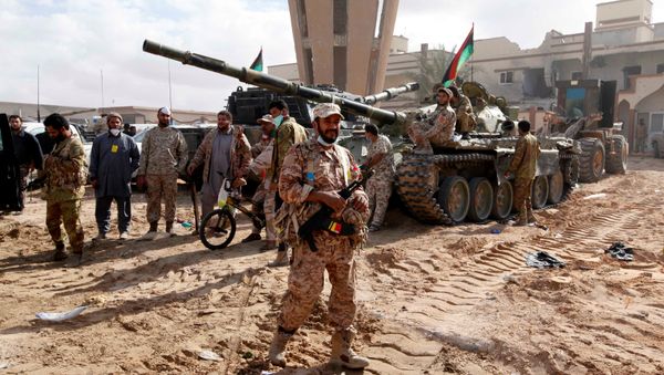 Fighters of Libyan forces allied with the U.N.-backed government gather as they advance against Islamic State holdouts in Ghiza Bahriya district in Sirte, Libya December 1, 2016. - Sputnik International