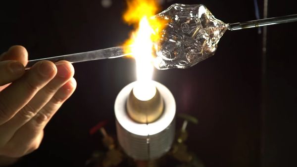 Making a Mold Blown Holiday Ornament - Sputnik International