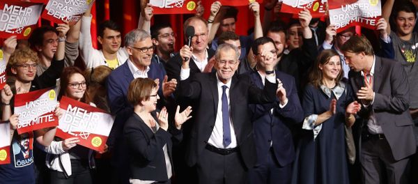 Austrian presidential candidate Alexander Van der Bellen, who is supported by the Greens, reacts at an election party in Vienna, Austria Austrian presidential candidate Alexander Van der Bellen, who is supported by the Greens, reacts at an election party in Vienna, Austria - Sputnik International