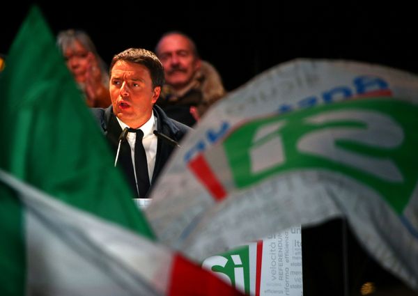 Italian Prime Minister Matteo Renzi speaks during the last rally for a Yes vote in the upcoming referendum about constitutional reform, in Florence, Italy Italian Prime Minister Matteo Renzi speaks during the last rally for a Yes vote in the upcoming referendum about constitutional reform, in Florence, Italy - Sputnik International