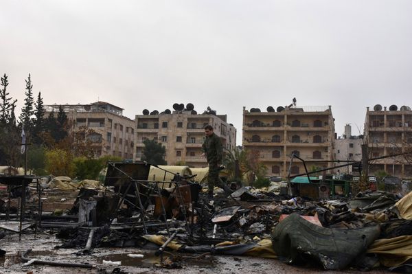 A Russian soldier inspects the damage at a Russian military field hospital after it was shelled by what the Russian Defence Ministry said were Syrian rebels in Aleppo, Syria, in this handout picture provided by SANA on December 5, 2016. - Sputnik International