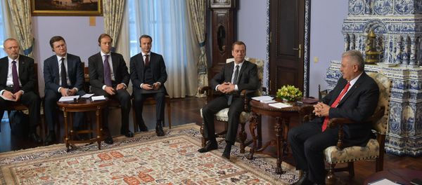 Russian Prime Minister Dmitry Medvedev meets with Turkish Prime Minister Binali Yildirim - Sputnik International