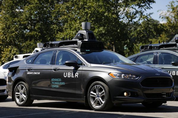 A group of self driving Uber vehicles position themselves to take journalists on rides during a media preview at Uber's Advanced Technologies Center in Pittsburgh, Monday, Sept. 12, 2016. - Sputnik International