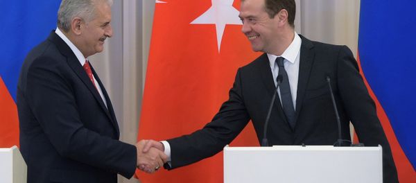 Russian Prime Minister Dmitry Medvedev and his Turkish counterpart Binali Yildirim during a joint press conference on December 6, 2016 - Sputnik International