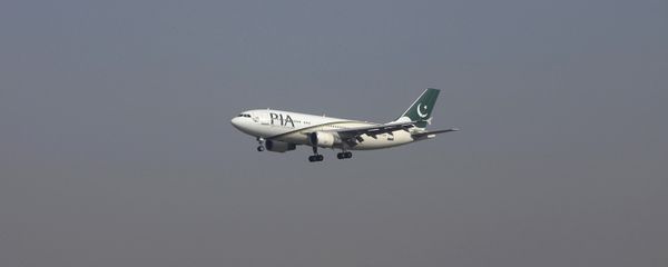 A Pakistan International Airlines (PIA) passenger plane arrives at the Benazir International airport in Islamabad, Pakistan. (File) - Sputnik International