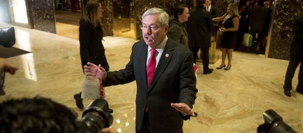 Iowa Gov. Terry Branstad speaks to members of the media in the lobby of Trump Tower in New York Iowa Gov. Terry Branstad speaks to members of the media in the lobby of Trump Tower in New York - Sputnik International