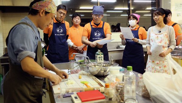 Members of TeamNGT initiative group attending a master class on Russian cuisine held as part of preparations for Putin’s visit - Sputnik International