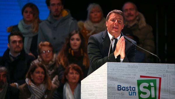 Italian Prime Minister Matteo Renzi speaks during the last rally for a Yes vote in the upcoming referendum about constitutional reform, in Florence, Italy, December 2, 2016. - Sputnik International