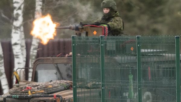 Soldiers take part in the NATO military exercise 'Iron Sword 2016' at a training range in Pabrade, north of the capital Vilnius, Lithuania on Friday, Dec. 2, 2016. - Sputnik International