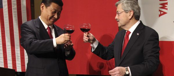 Chinese Vice President Xi Jinping, left, and Iowa Gov. Terry Branstad raise their glasses at the beginning of a formal dinner in the rotunda at the Iowa Statehouse, Wednesday, Feb. 15, 2012, in Des Moines, Iowa. Chinese Vice President Xi Jinping, left, and Iowa Gov. Terry Branstad raise their glasses at the beginning of a formal dinner in the rotunda at the Iowa Statehouse, Wednesday, Feb. 15, 2012, in Des Moines, Iowa. - Sputnik International