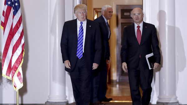 President-elect Donald Trump and Andy Puzder, chief executive of CKE Restaurants, walk from Trump National Golf Club Bedminster clubhouse in Bedminster, N.J - Sputnik International