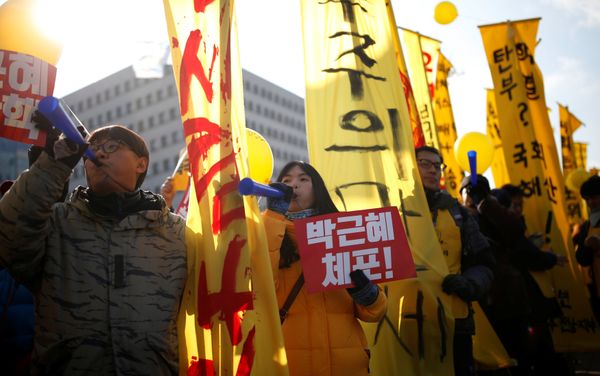 Protesters chant slogans during a rally demanding the impeachment of South Korean President Park Geun-hye in front of the National Assembly in Seoul, South Korea, December 9, 2016. The sign reads Arrest Park Geun-hye. Protesters chant slogans during a rally demanding the impeachment of South Korean President Park Geun-hye in front of the National Assembly in Seoul, South Korea, December 9, 2016. The sign reads Arrest Park Geun-hye. - Sputnik International
