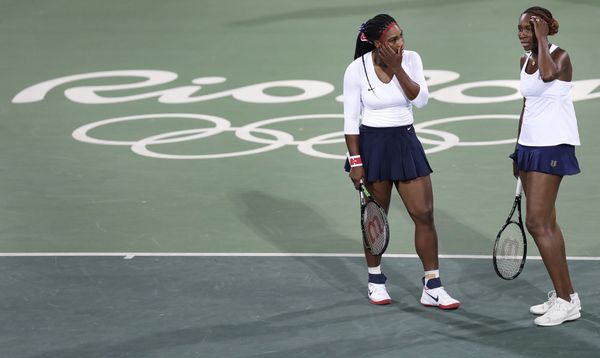 Venus Williams, of the United States, right, talks with her sister Serena after losing a point in a doubles match against Lucie Safarova and Barbora Strycova, of the Czech Republic, at the 2016 Summer Olympics in Rio de Janeiro, Brazil - Sputnik International