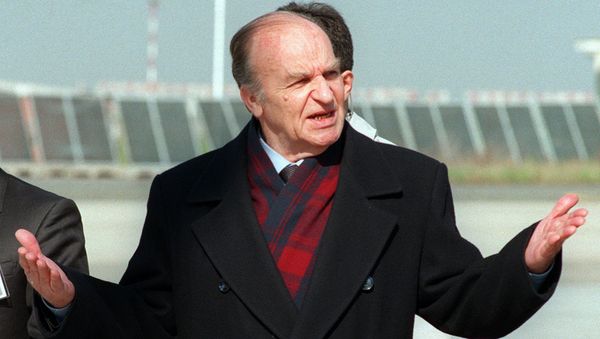Bosnian President Iljia Izetbegovic gesticulates upon his arrival at Rome's Ciampino airport. (File) Bosnian President Iljia Izetbegovic gesticulates upon his arrival at Rome's Ciampino airport. (File) - Sputnik International