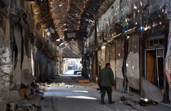 A Syrian Army soldier walks past closed shops in the Bab al-Nasr district of Aleppo's Old City on December 9, 2016 A Syrian Army soldier walks past closed shops in the Bab al-Nasr district of Aleppo's Old City on December 9, 2016 - Sputnik International