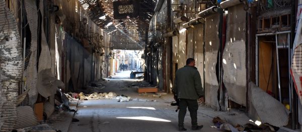 A Syrian Army soldier walks past closed shops in the Bab al-Nasr district of Aleppo's Old City on December 9, 2016 A Syrian Army soldier walks past closed shops in the Bab al-Nasr district of Aleppo's Old City on December 9, 2016 - Sputnik International
