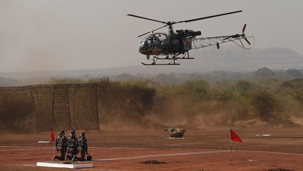 Indian soldiers watch as a 120mm Brandt Mortar is lowered from a Cheetah helicopter (File) - Sputnik International