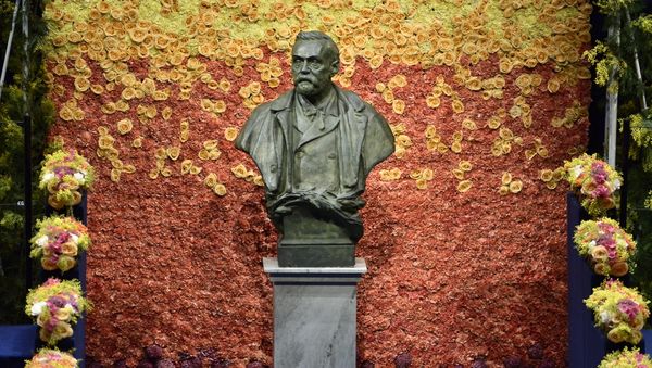 A bust of Swedish industrialist and armaments manufacturer Alfred Nobel is pictured on the stage of Stockholm Concert Hall prior to the 2015 Nobel prize award ceremony on December 10, 2015 - Sputnik International