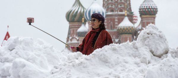 A woman is photographed near the St Basil Cathedral on the Red Square A woman is photographed near the St Basil Cathedral on the Red Square - Sputnik International
