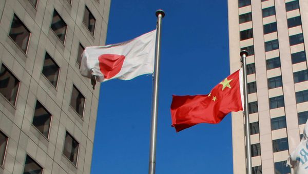 Chinese national flag (C) and a Japanese national flag (L) (File) Chinese national flag (C) and a Japanese national flag (L) (File) - Sputnik International